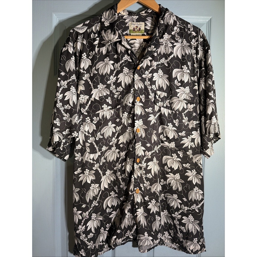Reyn Spooner Black Beige Floral Short Sleeve Hawaiian Shirt Rayon Mens L. NOTE